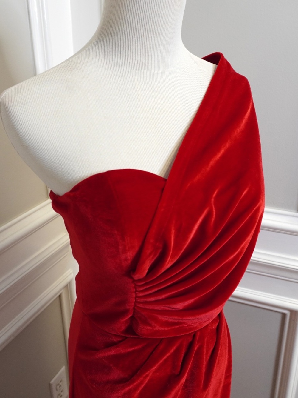 Elegant Burgundy Velvet Sheath/Column One Shoulder Maxi Dress - Picture 3 of 9